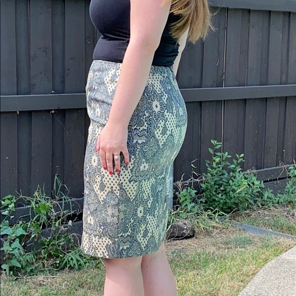 Maggie London Pencil skirt with black detailing - Picture 3 of 9